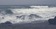 Localizan un cadáver flotando y en avanzado estado de descomposición en una playa de Almuñécar