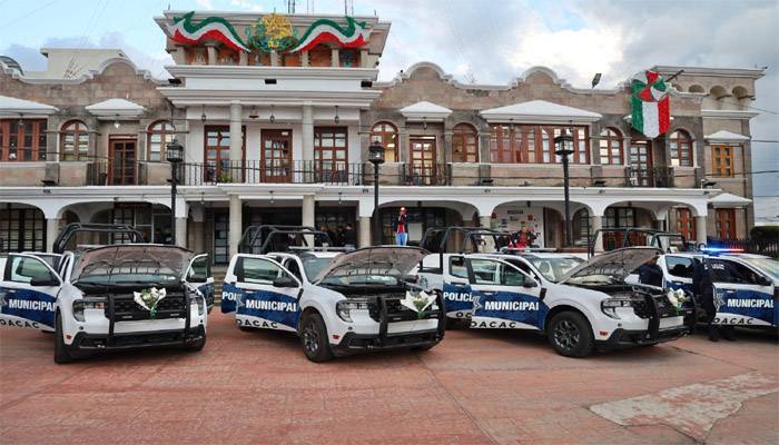 Ocoyoacac fortalece la seguridad pública con la entrega de cinco nuevas patrullas