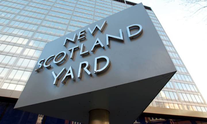 Met Police staff to strike on Bonfire Night in pay dispute