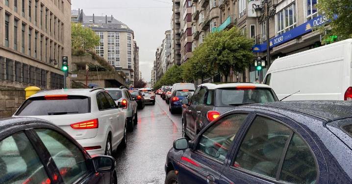 "Caos absoluto" en el centro de Ourense por los cortes de tráfico de la fiesta de Halloween: "¡Qué desastre!"