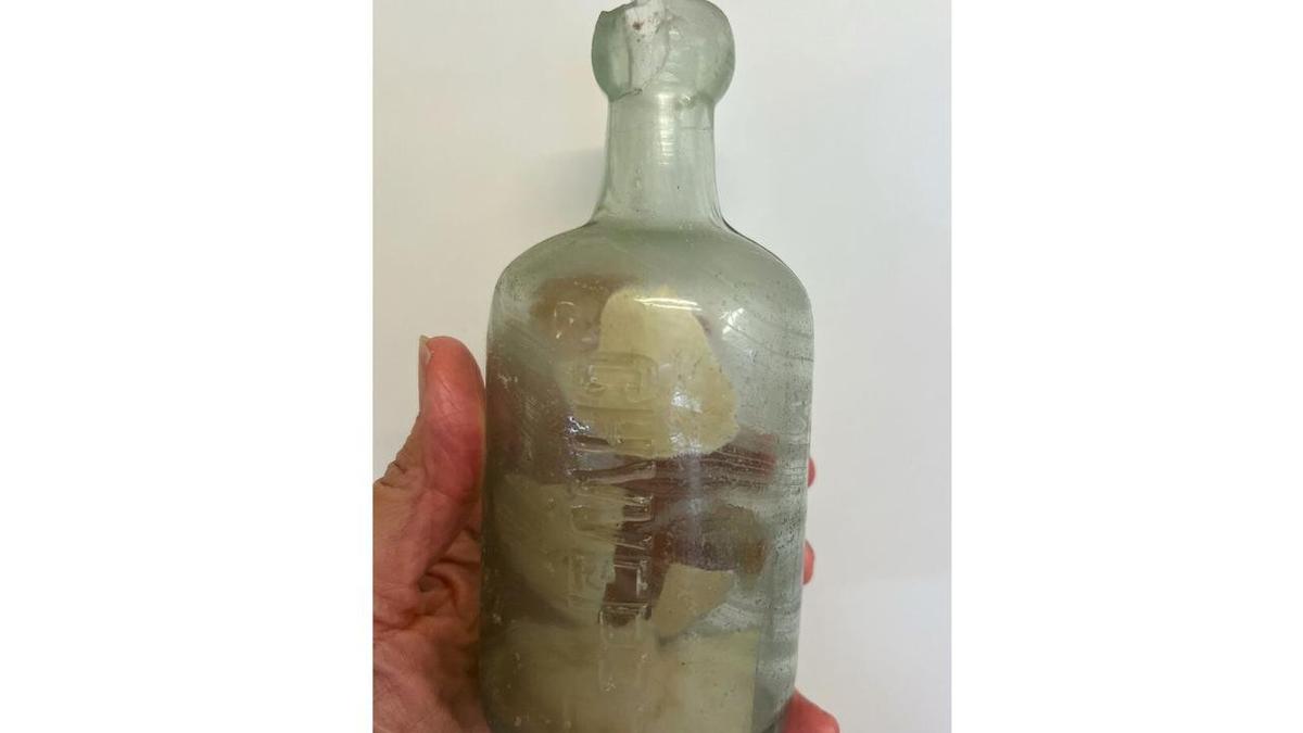 Anzacs' messages in a bottle found on Australian beach