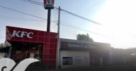 Atracan a trabajadores de KFC de la 25 Poniente