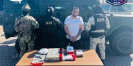 Detienen a hombre con más de 120 mil dólares en efectivo y drogas tras cateo en Chihuahua