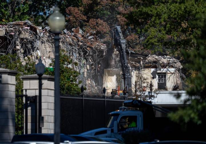 Trump now says he’ll demo entire East Wing to build ballroom