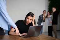 Cientos de empleados en todo Estados Unidos se enfrentan a despidos en octubre: estas son las empresas que reducen su plantilla