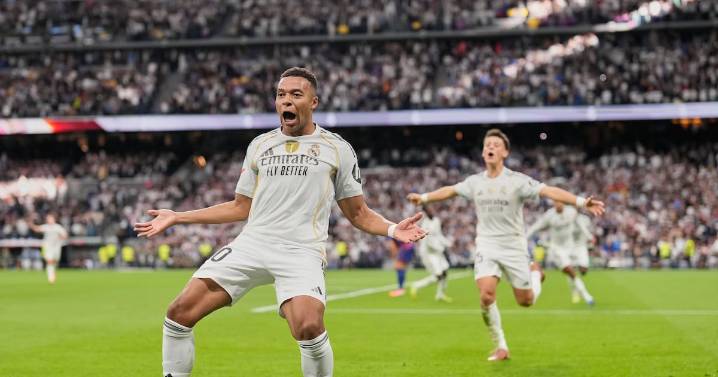 Real Madrid deja en jaque al Barcelona en la lucha por LaLiga con agónico triunfo