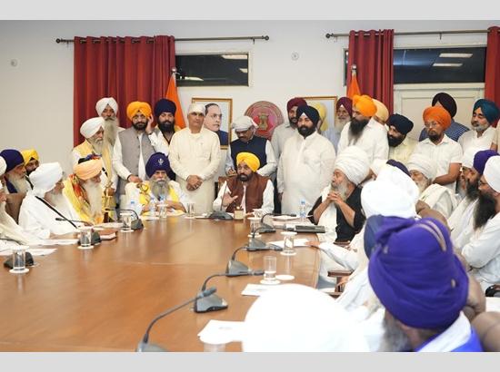 CM Mann urges Centre to declare Guru Tegh Bahadur Ji’s Martyrdom Day as National Human Rights Day Photo Source: Babushahi Bureau [ FULL VIEW ]