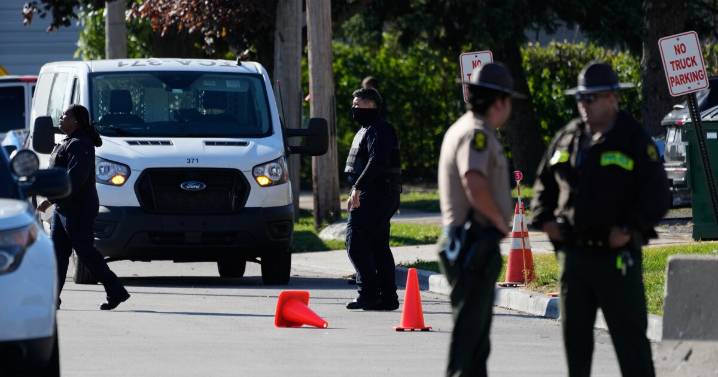 Camouflaging cars and swapping license plates: How agents make immigration arrests