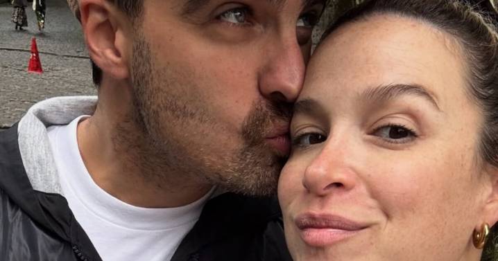 Desde las playas de Brasil, Sofi Pachano mostró su panza de embarazada junto a Santiago Ramundo