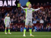 Manchester City tropieza y se aleja del liderato