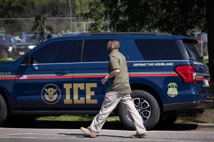 Elected Officials in Chicago Look for Tools to Squeeze ICE Out of Public Spaces