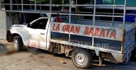 Balean a ocupantes de camioneta mueblera en Apatzingán