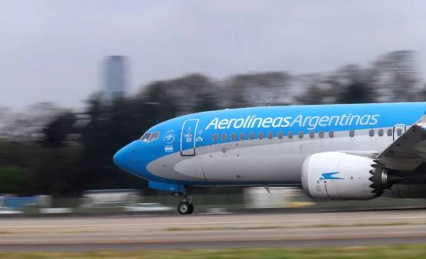 Un vuelo de Aerolíneas Argentinas tuvo que ser desviado a Ezeiza por una falla en el motor