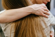 Woman Asks If She’s Wrong for Refusing Coworker’s Daily Hugs