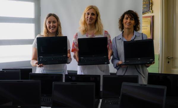 La compañía Dow donó 20 computadoras a escuelas de Ingeniero White