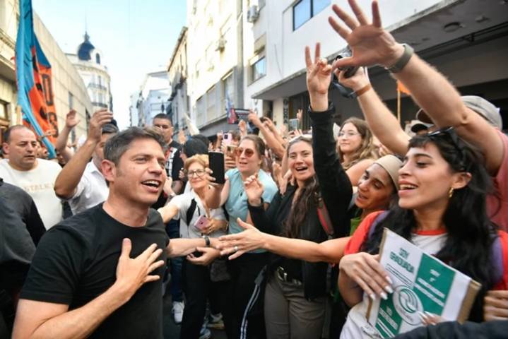 Axel Kicillof se suma a la caravana a San José 1111 por el Día de la Lealtad