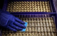Cotiza oro en récord de 4,034.59 dólares