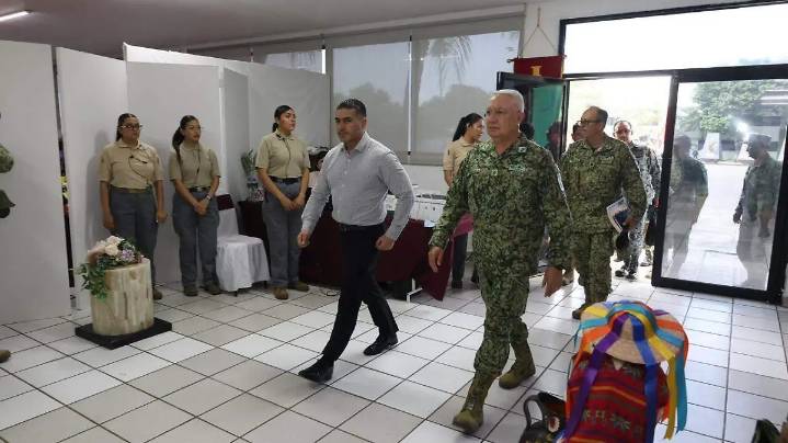 Omar García Harfuch se reúne con autoridades y citricultores de Apatzingán