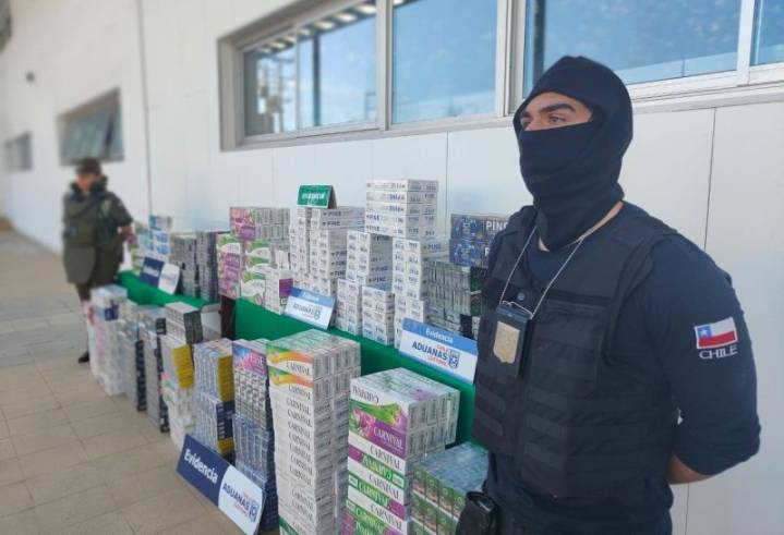 Incautan más de 7 mil cajetillas de cigarrillos en un domicilio en Arica: una ciudadana peruana fue detenida