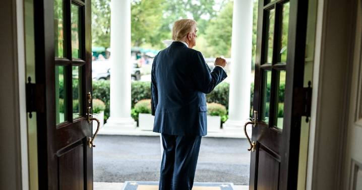 Trump celebra pausa de bombardeos de Israel para liberar rehenes y exige rapidez a Hamás