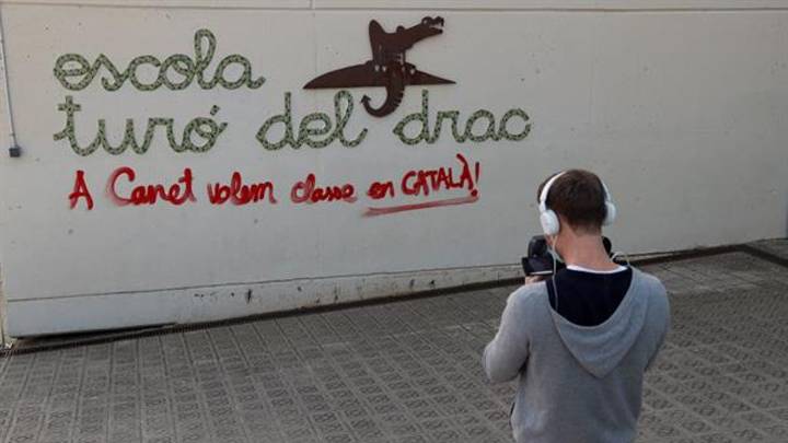 A juicio los tuiteros acusados de acosar a la familia de Canet que pidió la aplicación del 25% de castellano en su escuela