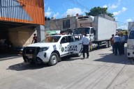 Camionero causa caos vial en el Centro de Escárcega y termina multado