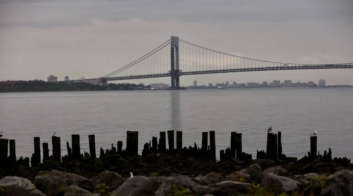 Verrazzano-Narrows Bridge trailer ban issued amid high winds, storm on Thursday