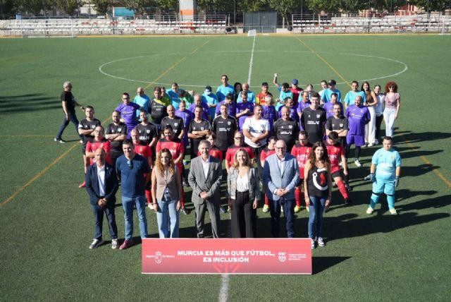 La Comunidad y la Federación de Fútbol fomentan el deporte inclusivo entre las personas vulnerables y con discapacidad