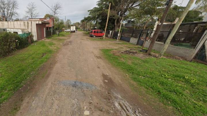Un repartidor fue a entregar una pizza, se negó a comprar droga y lo atacaron con un machete en la cabeza