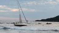 Velero queda a la deriva cerca de la costa en la Zona Dorada