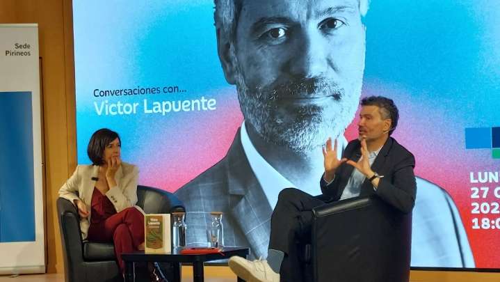 Víctor Lapuente presenta Inmanencia en Huesca: "La idea de que existe Dios para que ninguna persona se crea Dios"