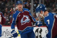 MacKinnon scores go-ahead goal early in 3rd, Avalanche beat Mammoth 2-1 in home opener – Winnipeg Free Press