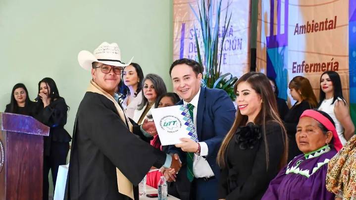 Egresan 62 jóvenes, la mayoría rarámuri, de la UTT