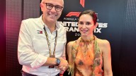 Ayuso acierta (de nuevo) con su look favorito del otoño para una tarde de motor en Estados Unidos