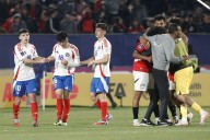 Pifias a Córdova, música egipcia y la “maldita” tarjeta verde: el lado B de la caída de Chile en el Mundial Sub 20