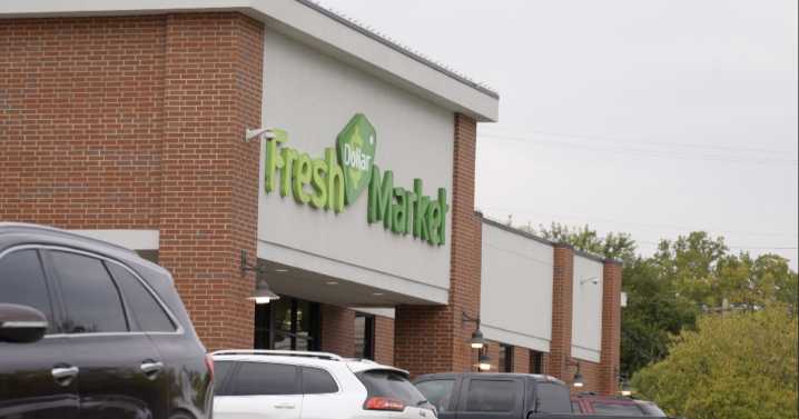 Florence neighbors reflect during final weekend of local grocery store