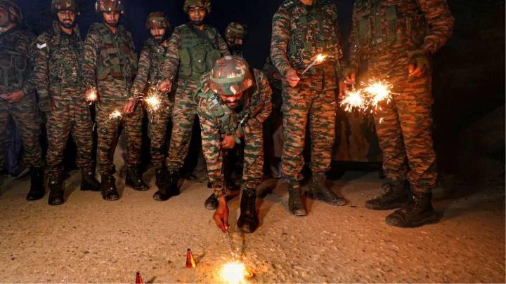 Jammu and Kashmir: Indian Army celebrates Diwali at LoC in Akhnoor