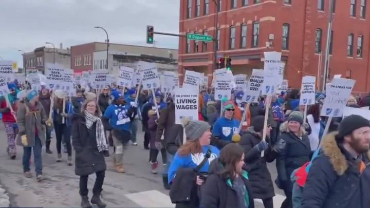 Minneapolis teachers authorize strike, both sides to meet Thursday
