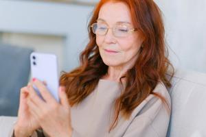 Study shows old people stare at screens too much too
