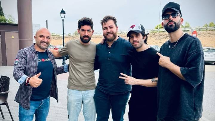 El grupo Siloé visita este restaurante de Albacete y ya son varios los famosos que han estado allí esta semana