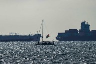 El cónsul en Tel Aviv acude al puerto israelí a la espera de los ocho españoles