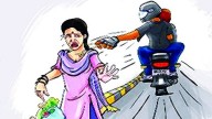 Woman attacked with chilli powder, chain snatched