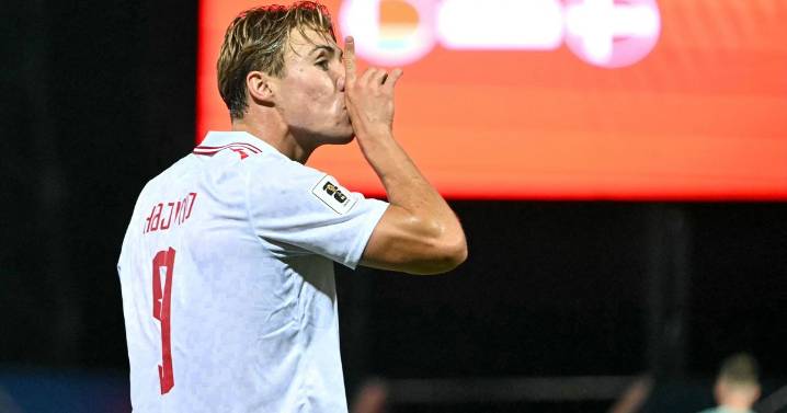 Rasmus Hojlund sends new message to Man United as Ruben Amorim signing rubs salt in wounds