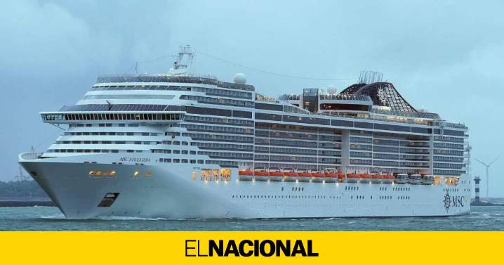 Un crucero rescata una patera con 19 migrantes a la deriva y los traslada al Port de Barcelona