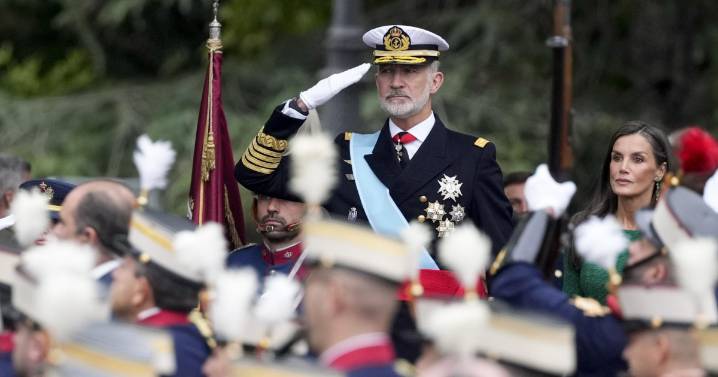 'La muerte no es el final': emotivo homenaje a los caídos en el 12 de Octubre