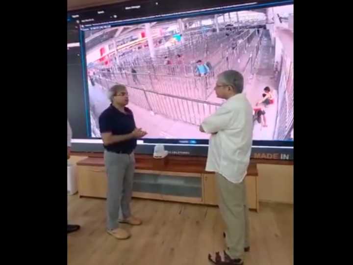 Ashwini Vaishnaw reviews passenger movement at Railway Board War