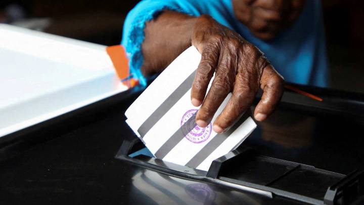 ¿Qué Está Pasando en Tanzania? Hay Caos, Violencia, Apagones y Protestas tras Elecciones