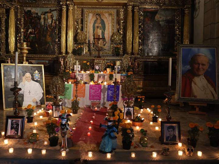Catedral celebra a los fieles difuntos con un recorrido por cada uno de sus pasillos