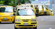 Solicitan a conductor de taxi devolver una maleta estudiantil que se olvidó el día sábado