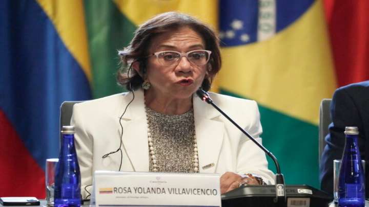 Canciller colombiana asegura que disputa de EEUU con Venezuela es por el petróleo y busca desescalar crisis con Trump